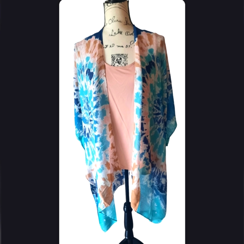 ✨️ MARKDOWN ITEM✨️ Tye Dye Printed Ruana ❤️ NWT - Picture 2 of 7